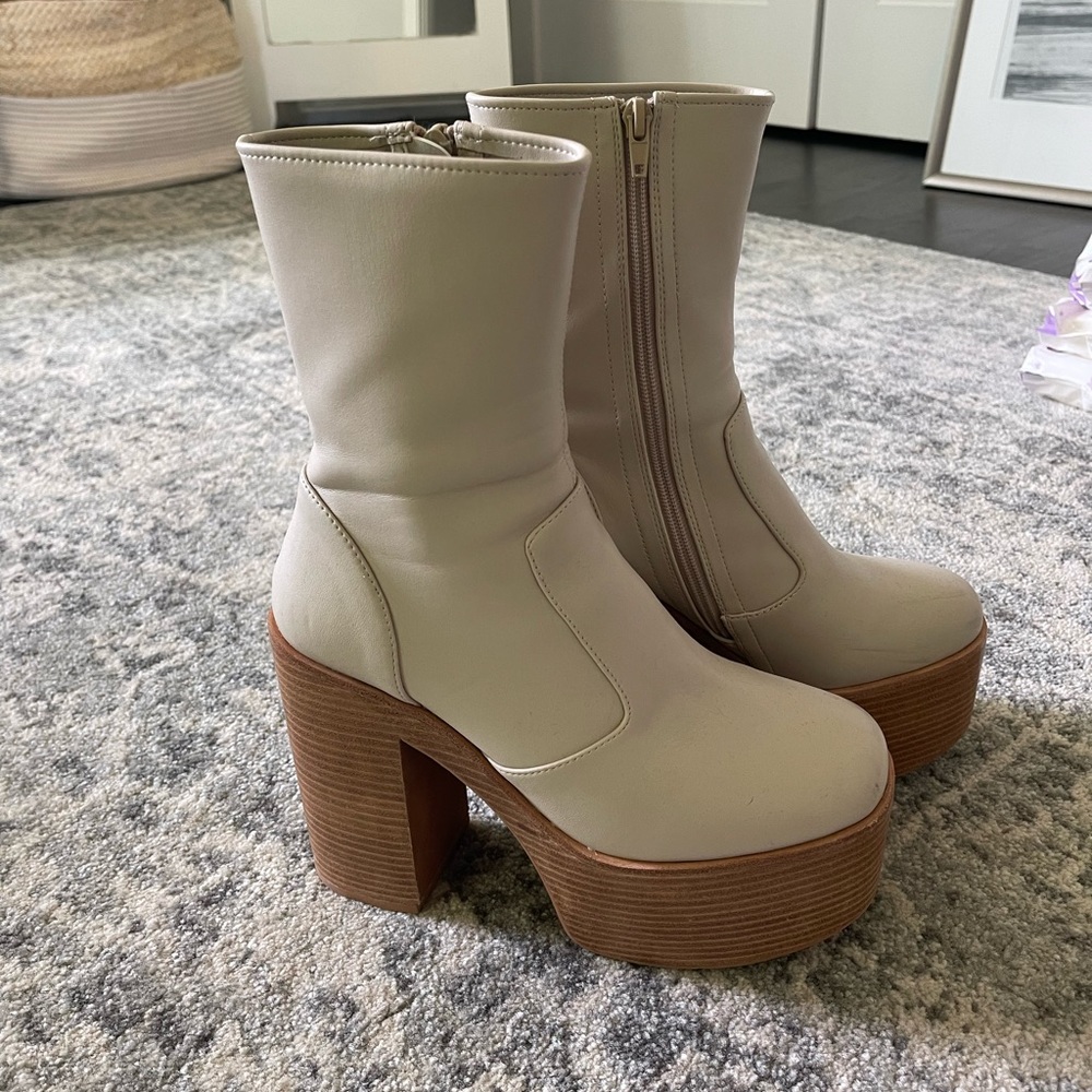 Mexique Platform Bootie
JEFFREY CAMPBELL
